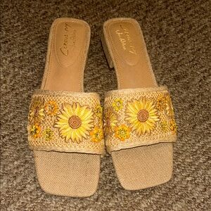 NWOB Circus by Sam Edelman Floral Embroidered Tan Mules SIZE 11